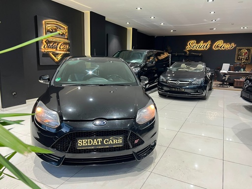 FORD FOCUS ST 2.0 BENZINE 256PK